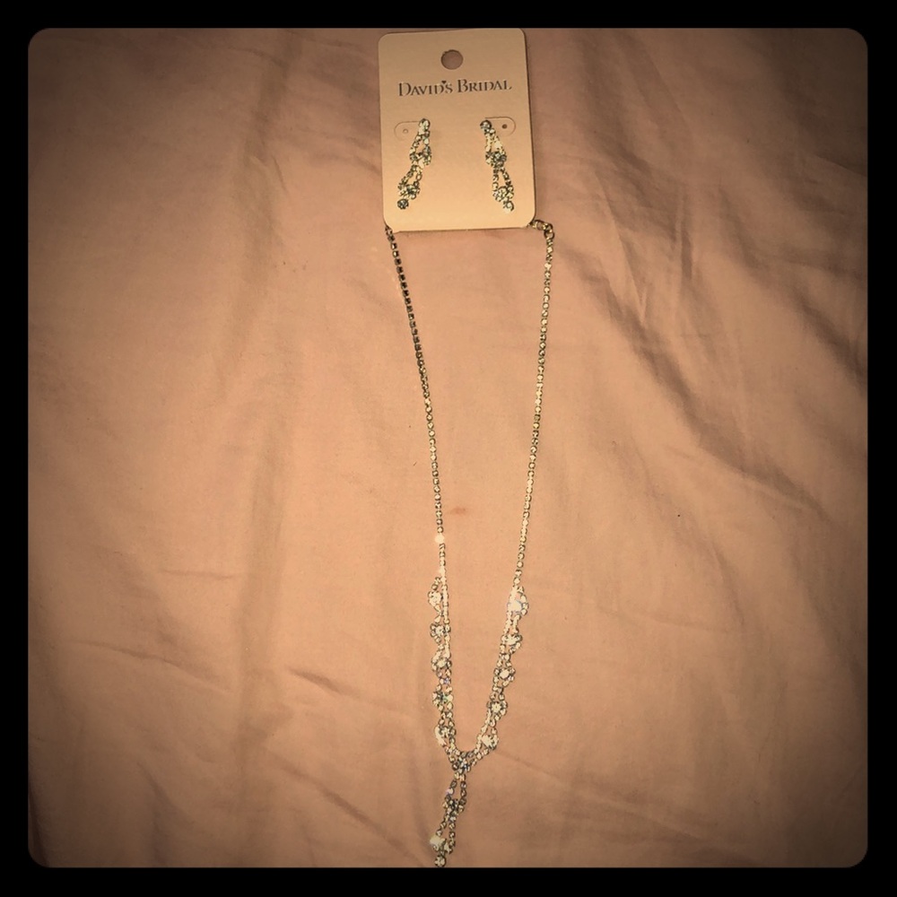 Necklace and earring set